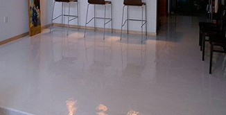 Piso epóxi com acabamento profissional